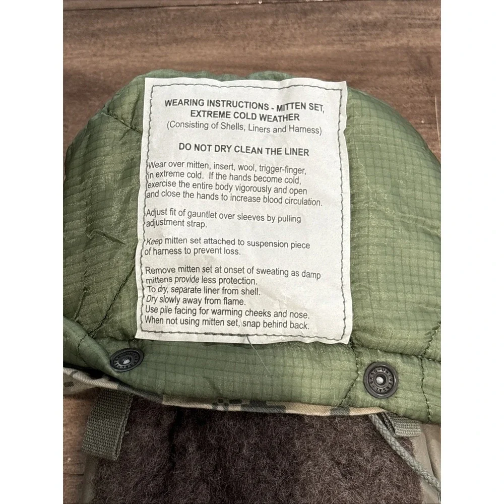 Large - US Army UCP / ACU Camouflage Extreme Cold Weather Mittens Gloves & Liner